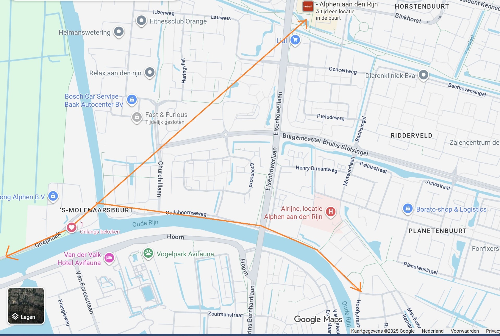 2 km van het centrum (Hooftstraat) en 2 km van de Herenhof